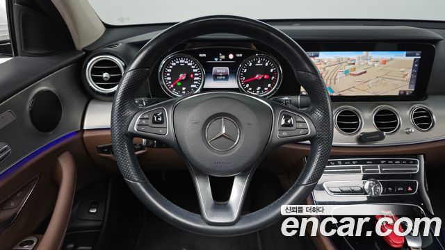 Mercedes-Benz E-Class 2018 — photo 12