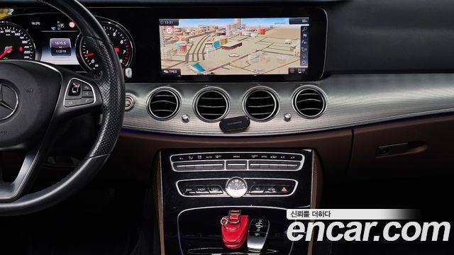 Mercedes-Benz E-Class 2018 — photo 14