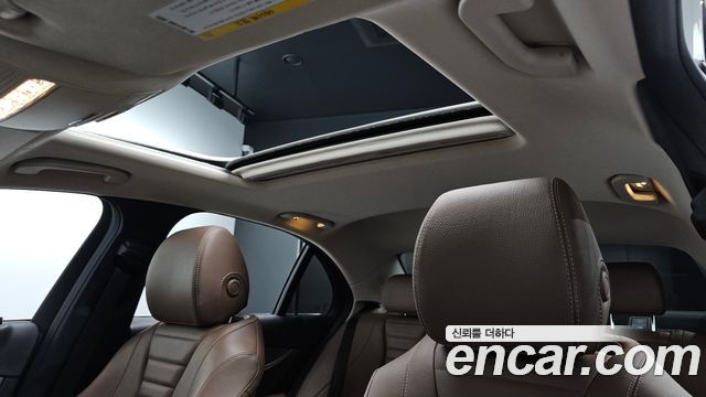 Mercedes-Benz E-Class 2018 — photo 16