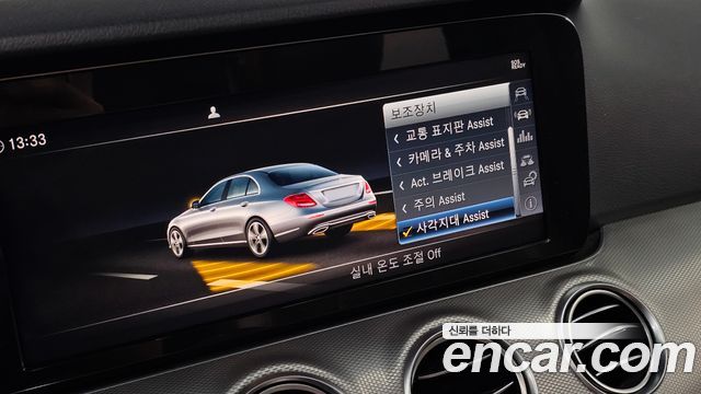 Mercedes-Benz E-Class 2018 — photo 18