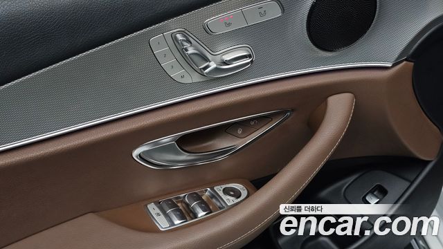 Mercedes-Benz E-Class 2018 — photo 19