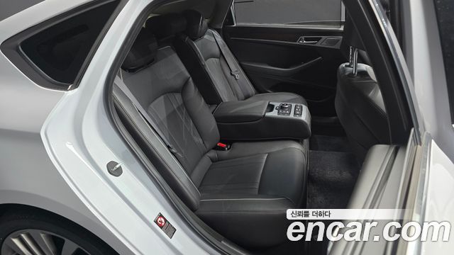 Genesis G80 2018 — photo 11