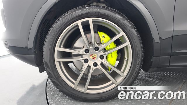 Porsche Cayenne 2023 — photo 5