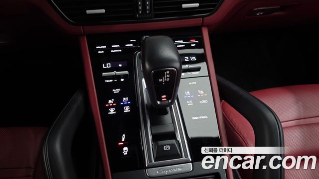 Porsche Cayenne 2023 — photo 12