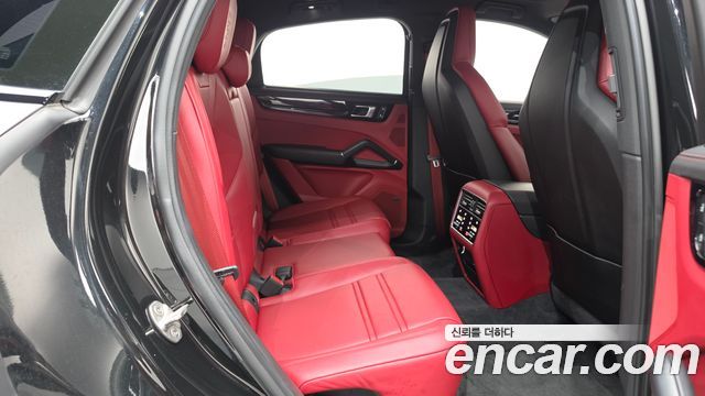 Porsche Cayenne 2023 — photo 17