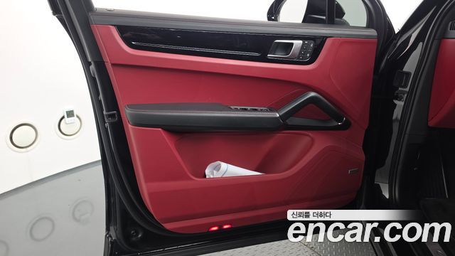 Porsche Cayenne 2023 — photo 14
