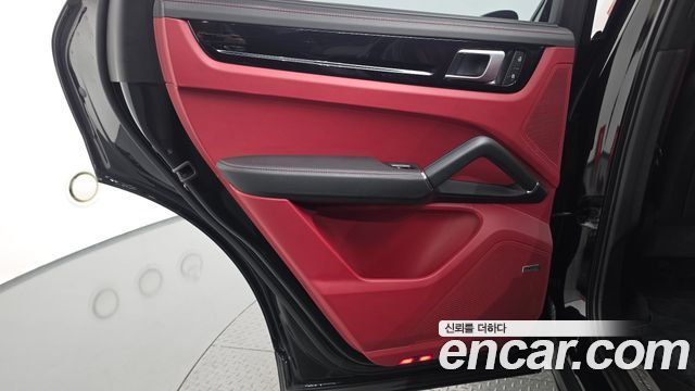 Porsche Cayenne 2023 — photo 15
