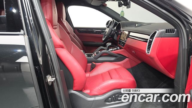 Porsche Cayenne 2023 — photo 16