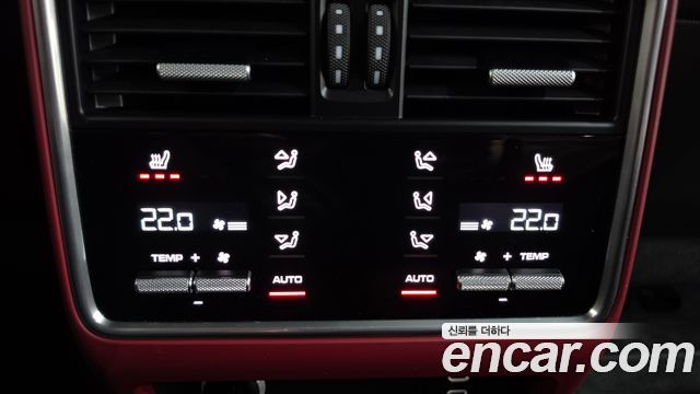 Porsche Cayenne 2023 — photo 31