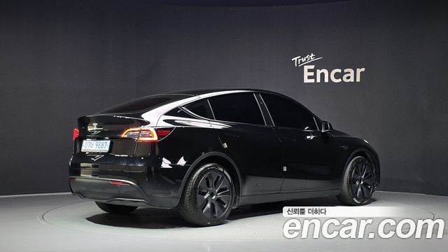 Tesla Model Y 2024 — photo 2