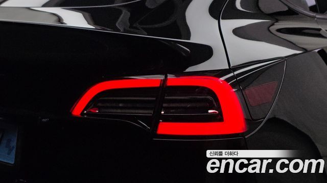 Tesla Model Y 2024 — photo 9