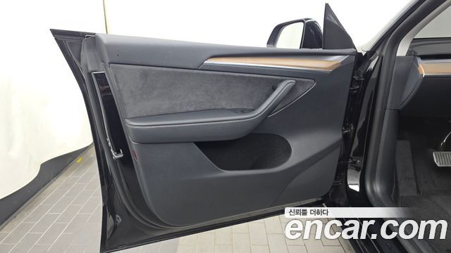 Tesla Model Y 2024 — photo 14