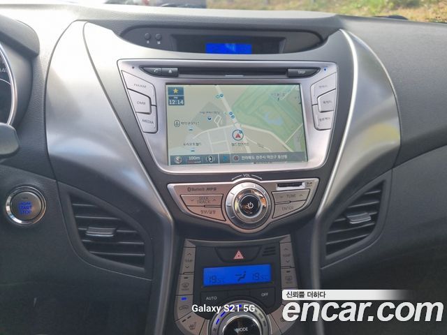 Hyundai AVANTE 2014 — photo 11