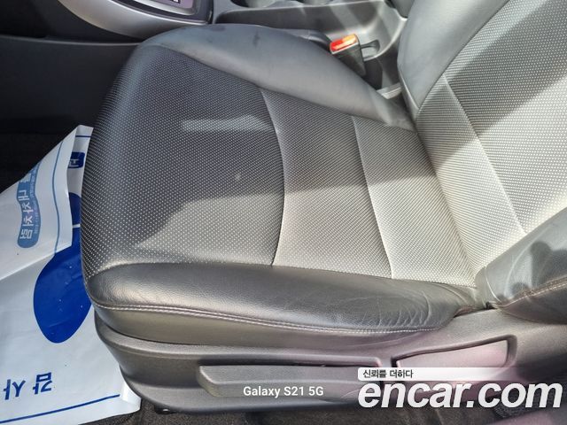 Hyundai AVANTE 2014 — photo 17
