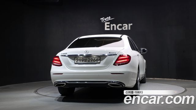 Mercedes-Benz E-Class 2019 — photo 4