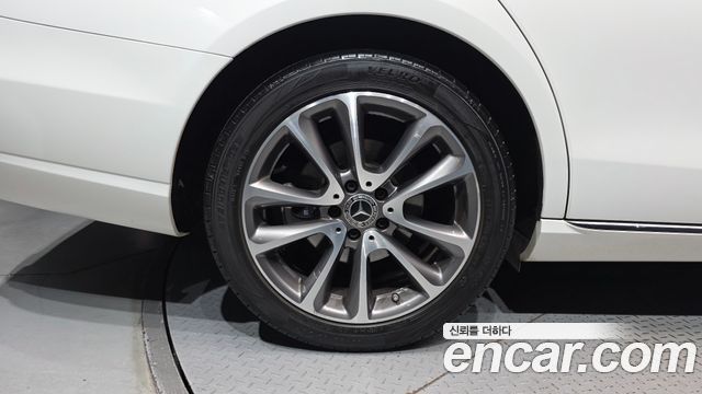 Mercedes-Benz E-Class 2019 — photo 5