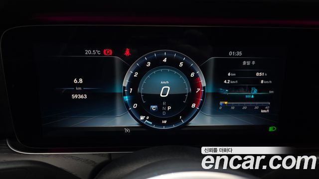 Mercedes-Benz E-Class 2019 — photo 11