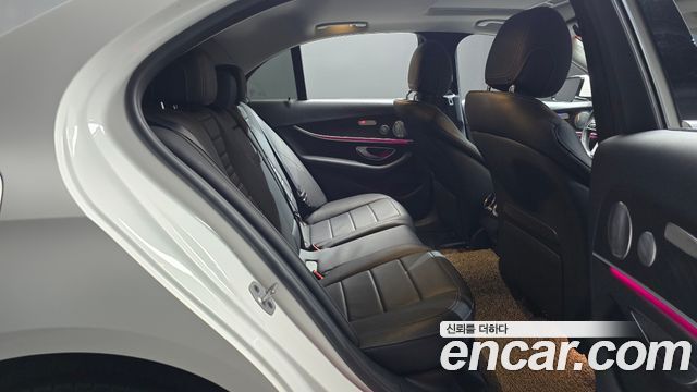 Mercedes-Benz E-Class 2019 — photo 17