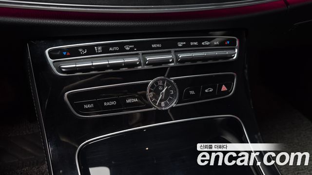 Mercedes-Benz E-Class 2019 — photo 24