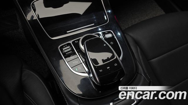 Mercedes-Benz E-Class 2019 — photo 25