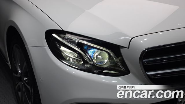 Mercedes-Benz E-Class 2019 — photo 8