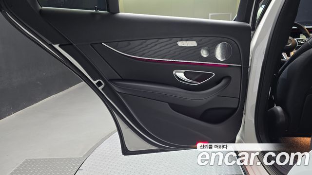 Mercedes-Benz E-Class 2019 — photo 15