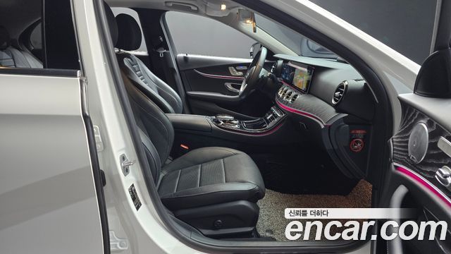 Mercedes-Benz E-Class 2019 — photo 16