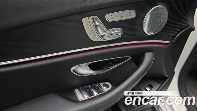 Mercedes-Benz E-Class 2019 — photo 28