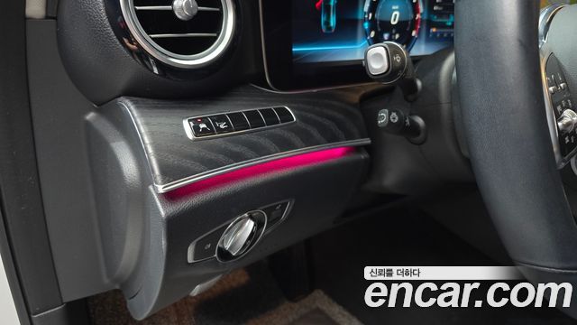 Mercedes-Benz E-Class 2019 — photo 29