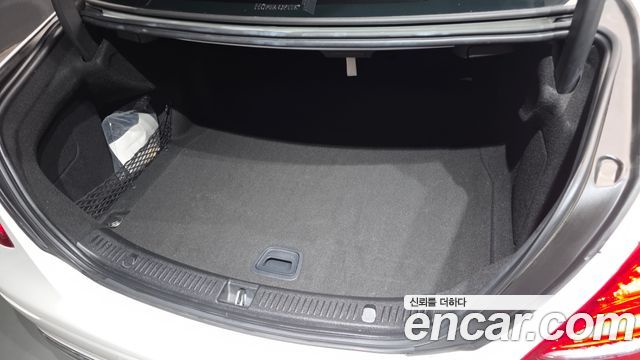 Mercedes-Benz E-Class 2019 — photo 34