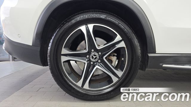 Mercedes-Benz GLE-Class 2021 — photo 5
