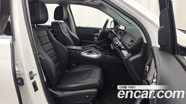 Mercedes-Benz GLE-Class 2021 — photo 17