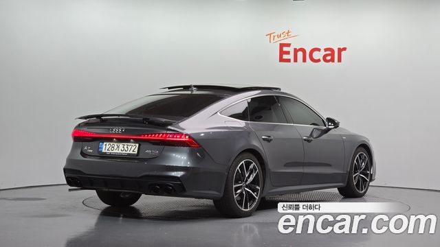 Audi A7 2022 — photo 2