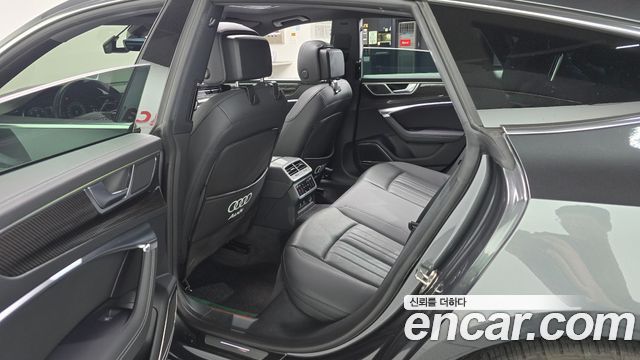 Audi A7 2022 — photo 17