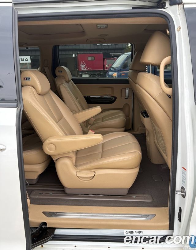 Kia Canival 2018 — photo 12