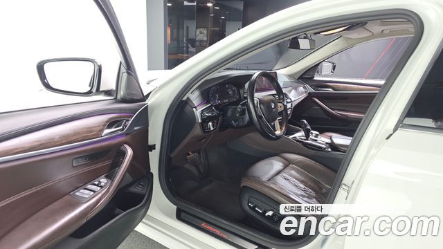 BMW 5-Series 2020 — photo 10