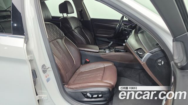 BMW 5-Series 2020 — photo 11