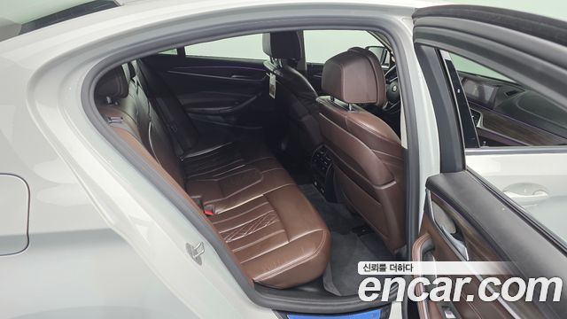 BMW 5-Series 2020 — photo 12