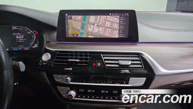 BMW 5-Series 2020 — photo 14