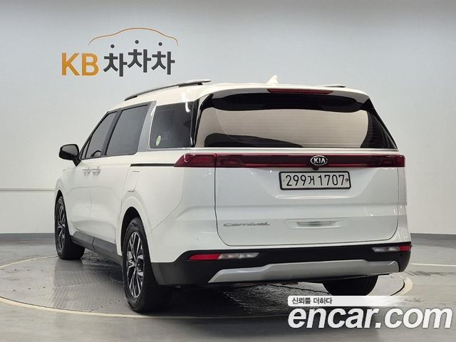 Kia Canival 2021 — photo 2
