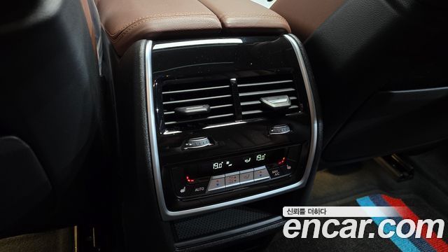 BMW X6 2021 — photo 28