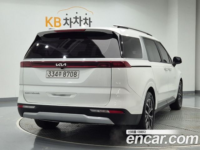 Kia Canival 2023 — photo 3