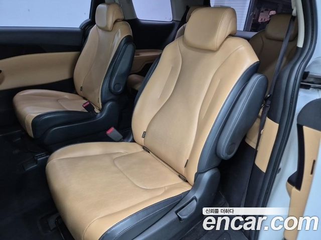 Kia Canival 2023 — photo 12