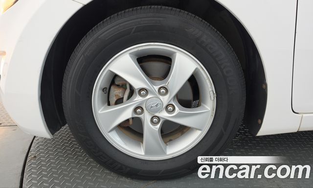 Hyundai AVANTE 2013 — photo 5