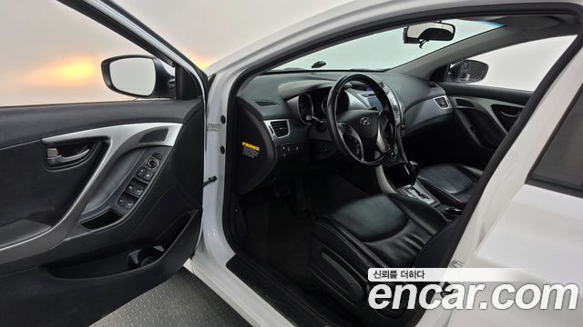 Hyundai AVANTE 2013 — photo 13