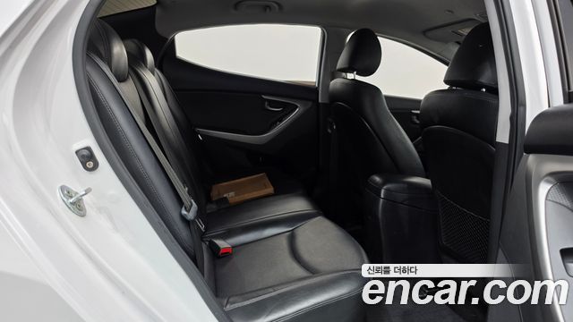 Hyundai AVANTE 2013 — photo 17