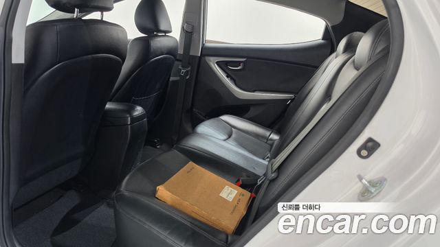 Hyundai AVANTE 2013 — photo 24