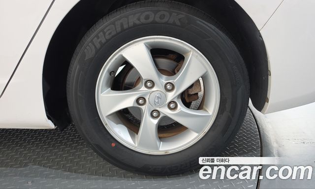 Hyundai AVANTE 2013 — photo 7