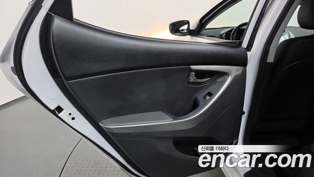 Hyundai AVANTE 2013 — photo 15