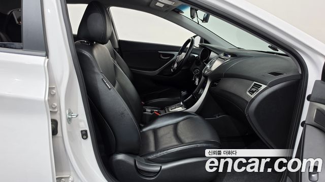 Hyundai AVANTE 2013 — photo 16